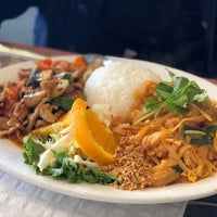 4/13/2018 tarihinde Soowan J.ziyaretçi tarafından Thai Satay Restaurant &amp; Bar'de çekilen fotoğraf