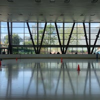 Photo prise au Yerba Buena Ice Skating &amp;amp; Bowling Center par Soowan J. le4/27/2019