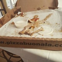 10/8/2016 tarihinde Alex D.ziyaretçi tarafından Pizza Buona'de çekilen fotoğraf