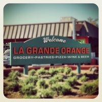 Das Foto wurde bei La Grande Orange Grocery &amp;amp; Pizzeria von Frank Z. am 11/16/2012 aufgenommen
