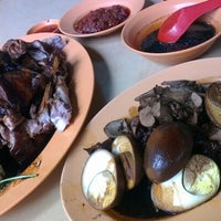 Photo taken at Tai Dong Teochew Braised Duck Rice by Ivan Ethan L. on 11/24/2012