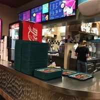 Foto tomada en JCW&amp;#39;s The Burger Boys  por Mark S. el 6/7/2018