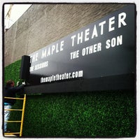 รูปภาพถ่ายที่ The Maple Theater โดย Scott R. เมื่อ 11/1/2012