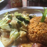 Снимок сделан в Mangos Caribbean Restaurant пользователем Matthew &amp;quot;True&amp;quot; N. 12/3/2015