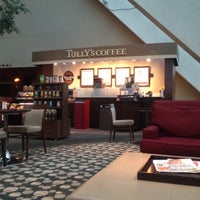 8/24/2013에 MAKIKO I.님이 Tully&amp;#39;s Coffee Shop at Hilton Bellevue에서 찍은 사진