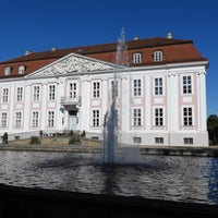 Photo taken at Schloss Friedrichsfelde by Andre W. on 9/3/2020
