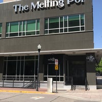 Photo taken at The Melting Pot by Fer V. on 5/7/2017