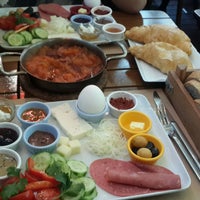 Photo taken at Balkon Cafe &amp;amp; Kahvaltı by Deniz Y. on 12/21/2016