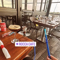 Das Foto wurde bei Rocca Cafe &amp;amp; Lounge von Azat A. am 7/25/2023 aufgenommen