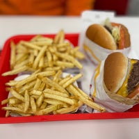 Photo taken at In-N-Out Burger by Hugh C. on 1/2/2024