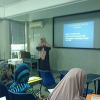 รูปภาพถ่ายที่ Khalifah Institute โดย Anne A. เมื่อ 10/7/2012