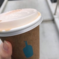 Photo taken at Blue Bottle Coffee by Isabela R. on 3/29/2019