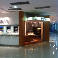 Photo taken at H . Stern -  Shopping Iguatemi by Mofarrej Jr A. on 9/26/2012