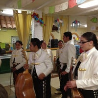 5/5/2013 tarihinde Marie D.ziyaretçi tarafından La Borinqueña Mex-icatessen'de çekilen fotoğraf