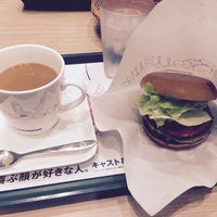 Photo taken at MOS Burger by Shinjiko123 on 10/19/2017