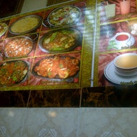 รูปภาพถ่ายที่ Restoran Shaheen Palace โดย Mel M. เมื่อ 9/25/2012