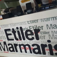 รูปภาพถ่ายที่ Etiler Marmaris Büfe โดย Özge Y. เมื่อ 5/20/2014