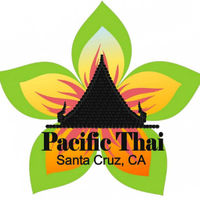 5/19/2015 tarihinde Pacific Thai Santa Cruzziyaretçi tarafından Pacific Thai Santa Cruz'de çekilen fotoğraf