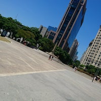 Photo taken at Praça Mauá by Сосиска P. on 2/19/2017