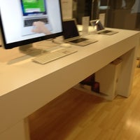 Photo taken at UDEM Apple Authorized Campus Store by Daniee&amp;#39; A. on 10/12/2012