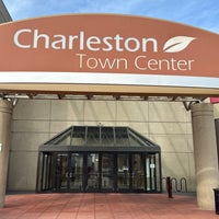 Снимок сделан в Charleston Town Center пользователем Paul T. 12/25/2023