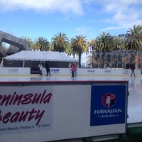 Photo taken at The Holiday Ice Rink at Embarcadero Center presented by Hawaiian Airlines by Victor G. on 12/26/2012