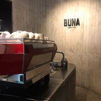Das Foto wurde bei Buna - Café Rico von Jhotzii Q. am 9/24/2019 aufgenommen