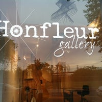 Foto tirada no(a) Honfleur Gallery por Eat Shop Live Anacostia !. em 10/8/2013