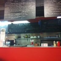 12/6/2012 tarihinde Eat Shop Live Anacostia !.ziyaretçi tarafından Mama&amp;#39;s Pizza Kitchen'de çekilen fotoğraf