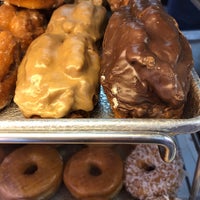 Photo taken at K&amp;#39;s Donut Emporium by Christy A. on 11/21/2021