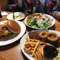 Photo taken at T.G.I. Friday&amp;#39;s by minis s. on 7/6/2019