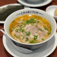 Photo taken at とんこつらぁ麺 CHABUTON by Jaron T. on 6/22/2023