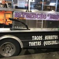 Photo taken at El Tonayense Taco Truck by 🐍Ssstephanie on 3/24/2017