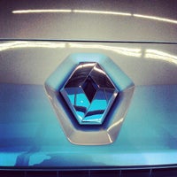 12/24/2012 tarihinde Николайziyaretçi tarafından Автосалон Renault'de çekilen fotoğraf
