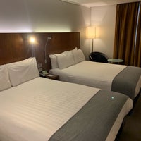 Снимок сделан в Holiday Inn London - Camden Lock пользователем Steven M. 7/23/2019