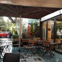 รูปภาพถ่ายที่ Popup Kafe โดย ARABESQUE L. เมื่อ 11/10/2012