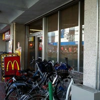 Photo taken at マクドナルド 枚方イズミヤ店 by KENICHI | 枚方大阪 on 11/8/2012