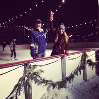 12/18/2013 tarihinde Matthew H.ziyaretçi tarafından McCarren Ice Rink'de çekilen fotoğraf
