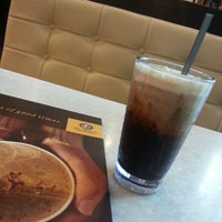 Photo taken at OldTown White Coffee by Su K. on 5/6/2014