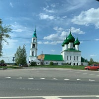 Углич желтая Церковь с зелеными куполами