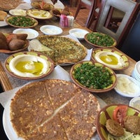 Das Foto wurde bei Petra Grill Mediterranean Cuisine von Petra Grill Mediterranean Cuisine am 12/16/2016 aufgenommen