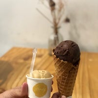 9/19/2018 tarihinde Sabrina A.ziyaretçi tarafından Merely Ice Cream'de çekilen fotoğraf