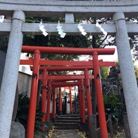 Photo taken at 甲賀稲荷神社 by 幼稚な羊 . on 12/10/2016