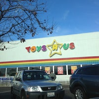 Photo taken at Toys&amp;quot;R&amp;quot;Us by Raymond V. on 12/30/2012