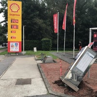 Photo taken at Shell Express by Michaël on 6/2/2018