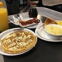 Photo taken at Waffle House by Johnathan D. on 1/15/2016