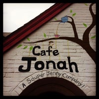 Foto tirada no(a) Cafe Jonah and The Magical Attic por Andrea C. em 7/18/2015