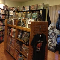 10/13/2012 tarihinde Laura M.ziyaretçi tarafından The Wandering Dragon Game Shoppe'de çekilen fotoğraf