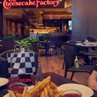 Photo taken at The Cheesecake Factory by Faris✨ on 5/27/2023