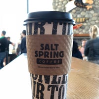 Das Foto wurde bei Salt Spring Coffee - Tsawwassen Ferry Terminal von JJ L. am 5/14/2018 aufgenommen